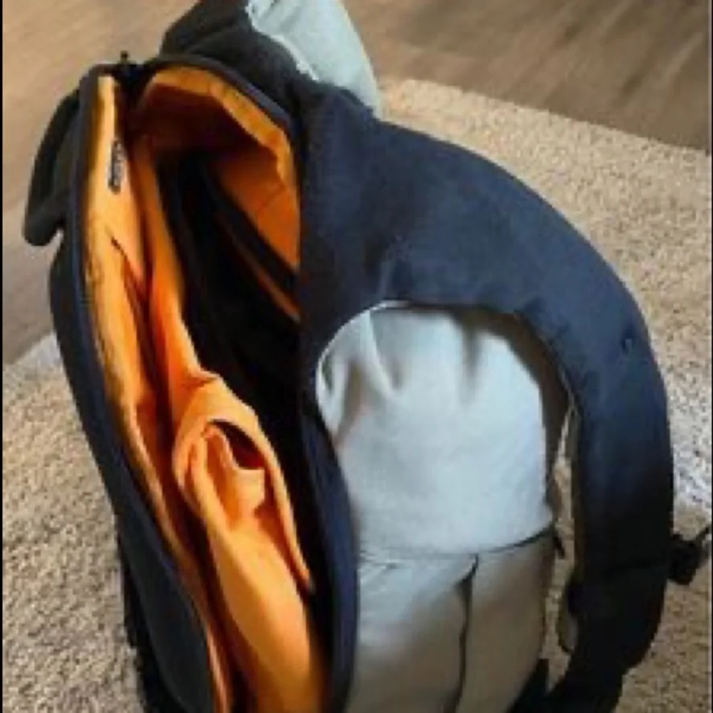 Crumpler Keystone Camera/Laptop Backpack - Picture 6 of 10